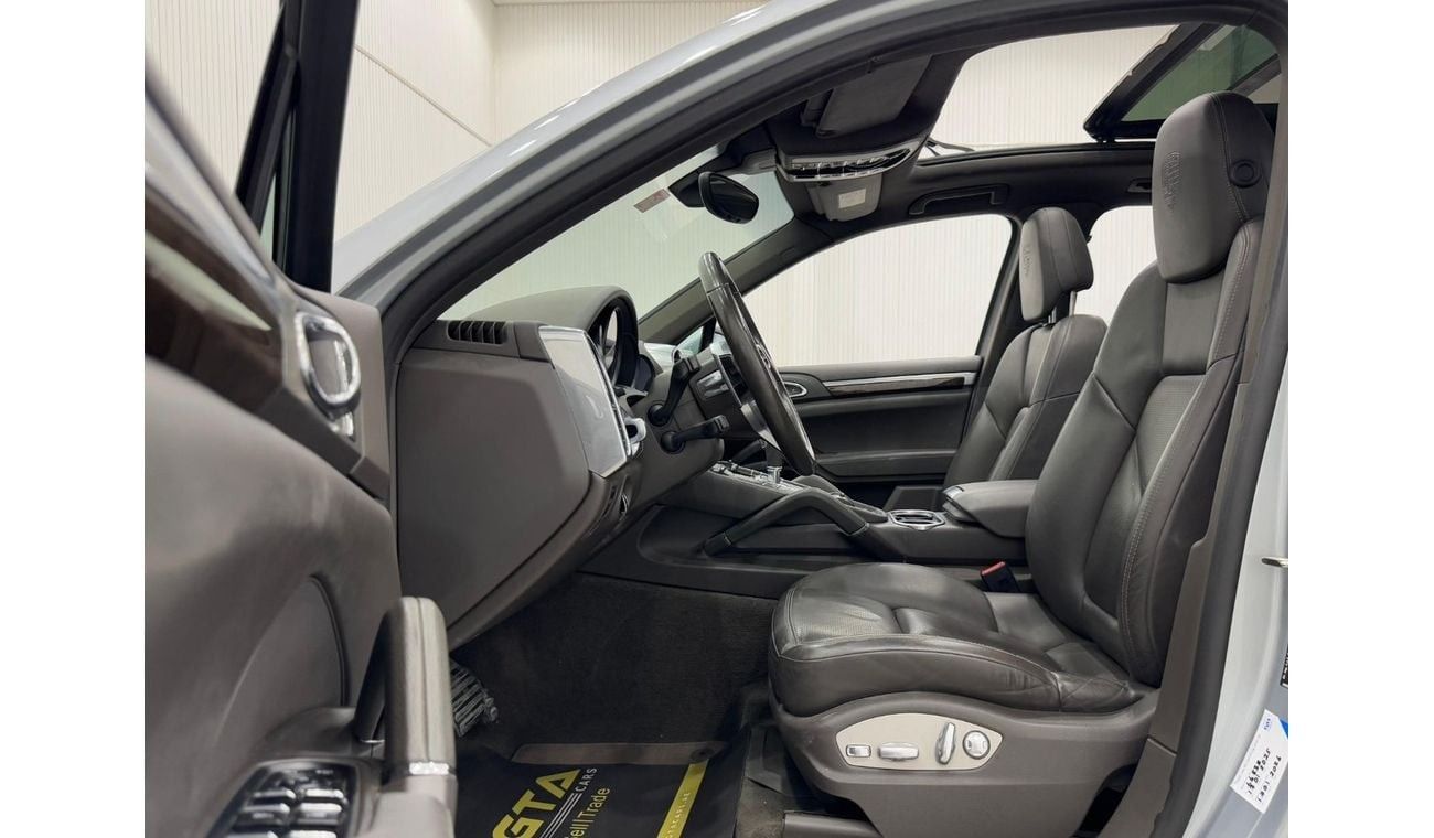 Porsche Cayenne 2018 Porsche Cayenne Platinum Edition, One Year Warranty, Service History, Excellent Condition, GCC