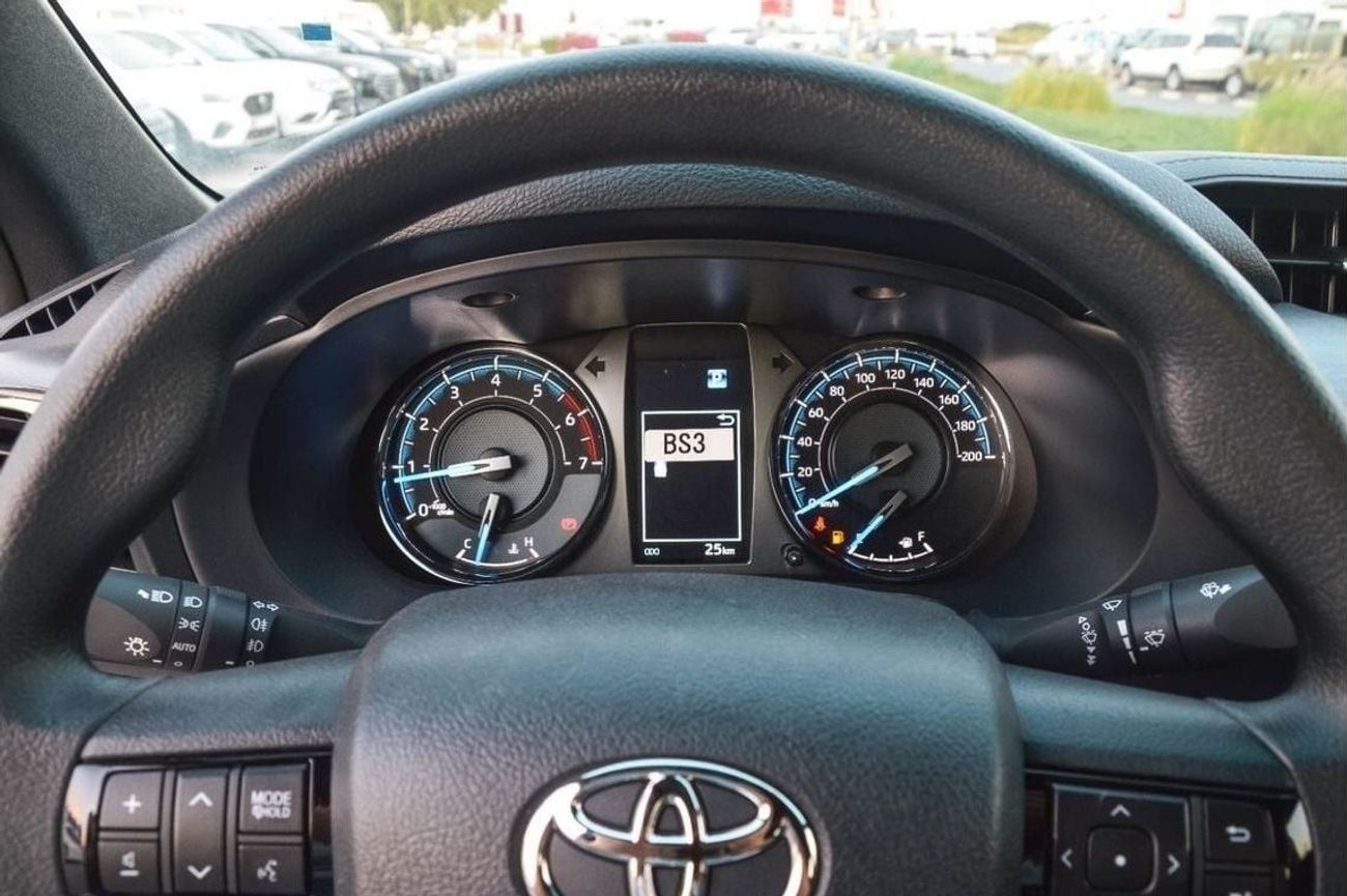 Toyota Hilux TOYOTA HILUX ADVENTURE 4.0L V6 AT 4WD PICKUP 2025