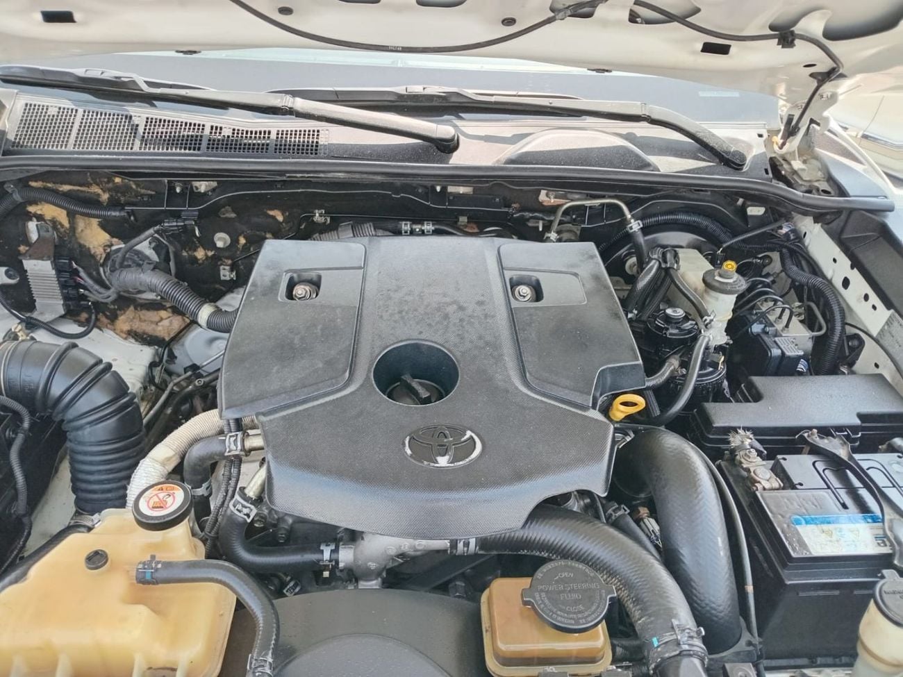 Toyota Hilux DC 2.4L 4WD DIESEL MANUAL TRANSMISSION