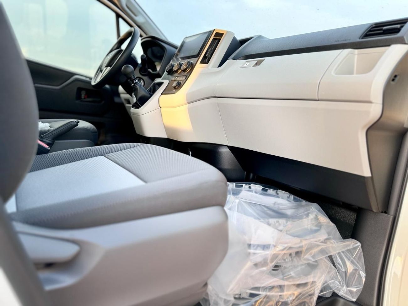 تويوتا هاياس Toyota Hiace13 Seaters bus 6V 3.5L - MT