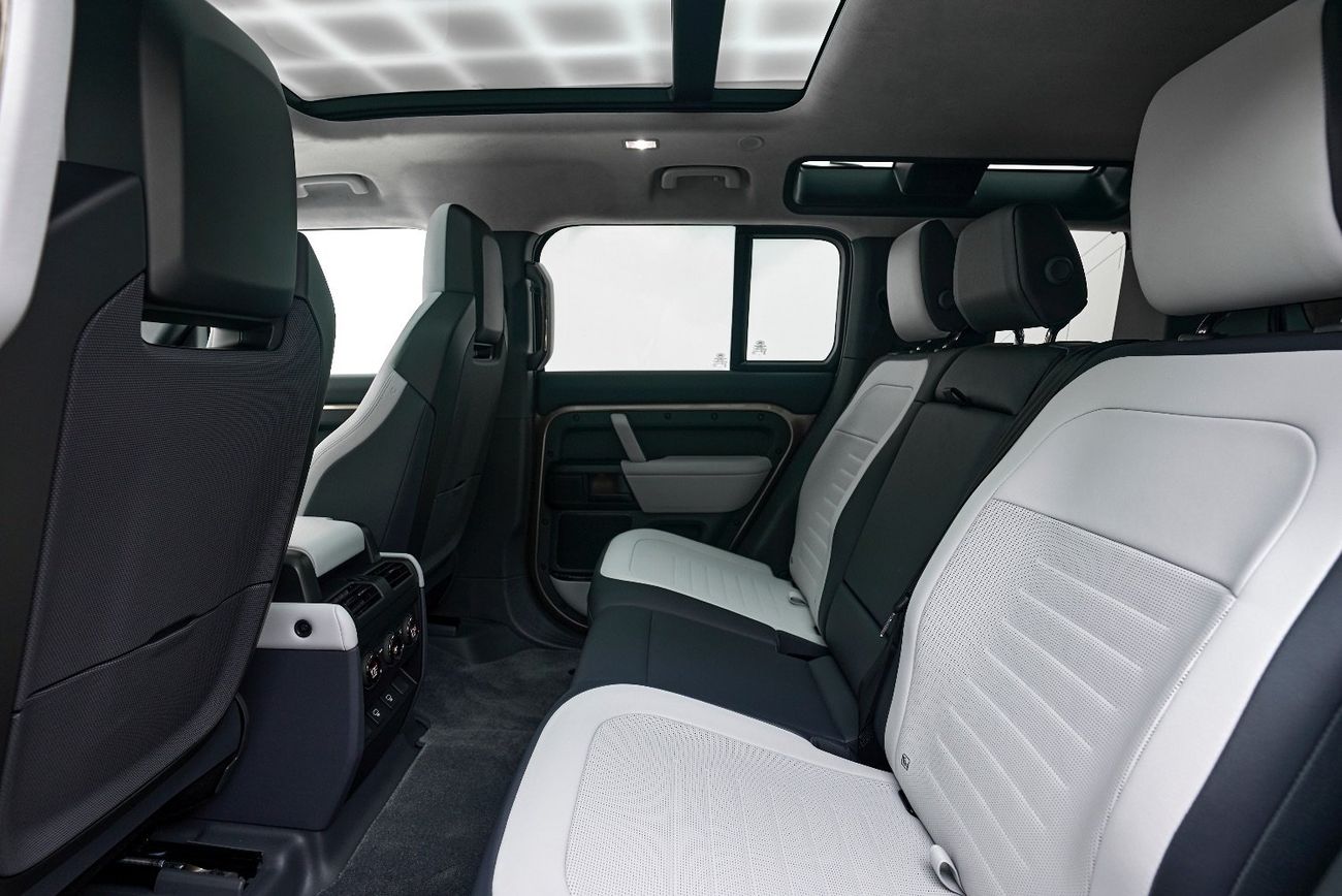 لاند روفر ديفندر 110 P635 OCTA V8