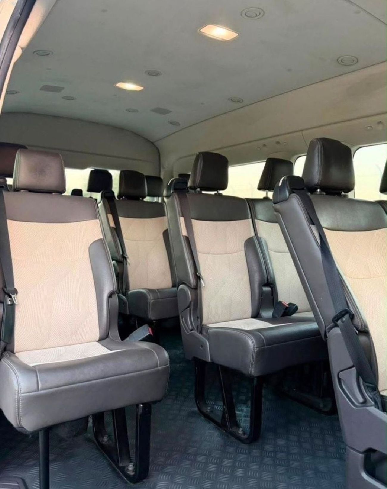 تويوتا هاياس 2021Model 2.8 Diesel engine Colour White Transmission Automatic Interior.Begie leather seats 9+seate