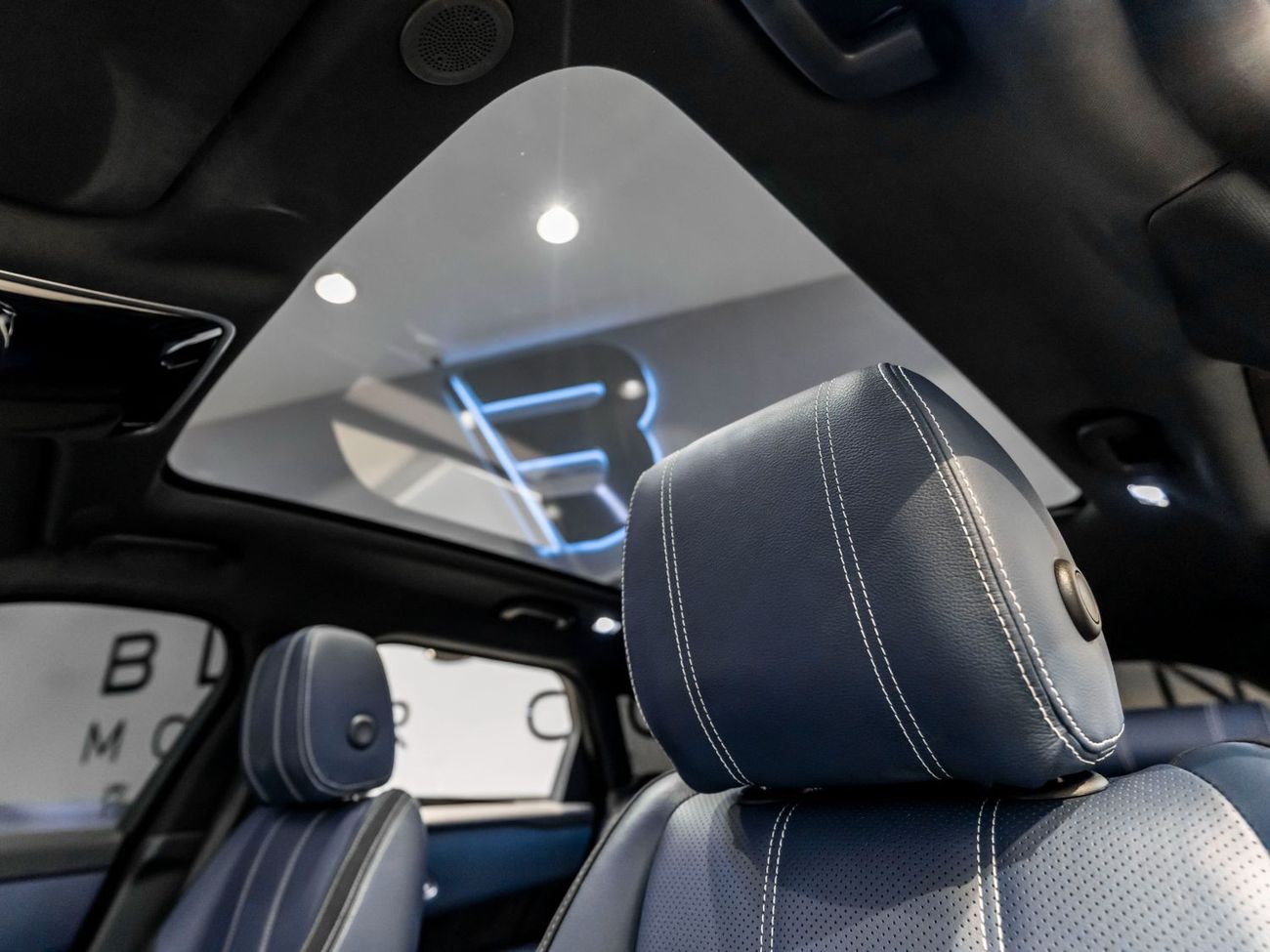 Land Rover Range Rover Velar 2022 Range Rover Velar P250 SE R-Dynamic, 2027 Land Rover Warranty, Full Service History, GCC