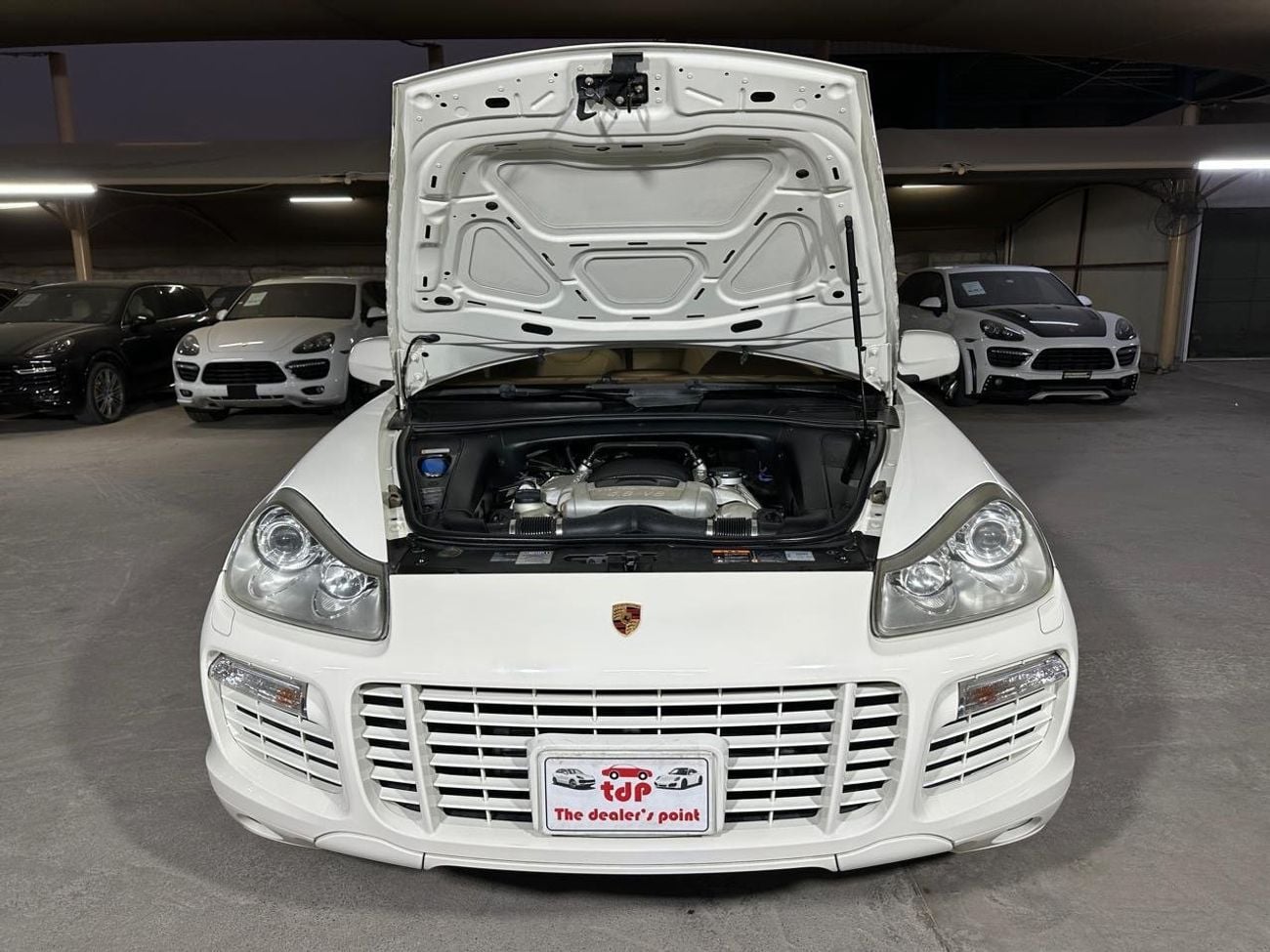 Porsche Cayenne PORSCHE CAYENNE GTS 2008 | SUNROOF | TWO KEYS | VERY LOW MILEAGE!