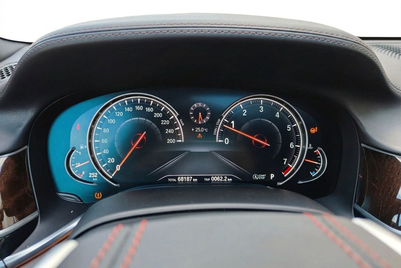 بي أم دبليو 750Li GRANDE Luxury 4.4L (443 HP)