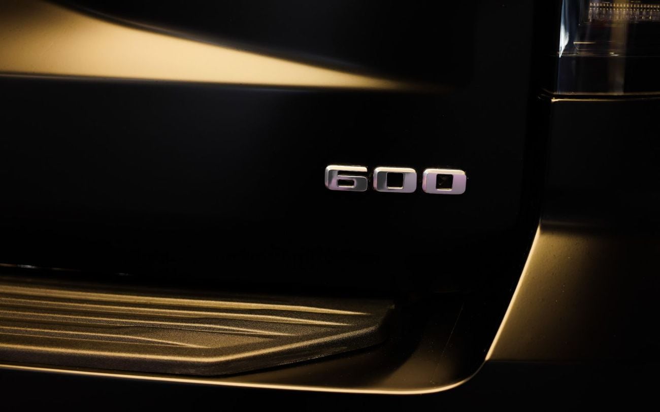 كاديلاك إسكالاد Premium Luxury Platinum 6.2L 4WD
