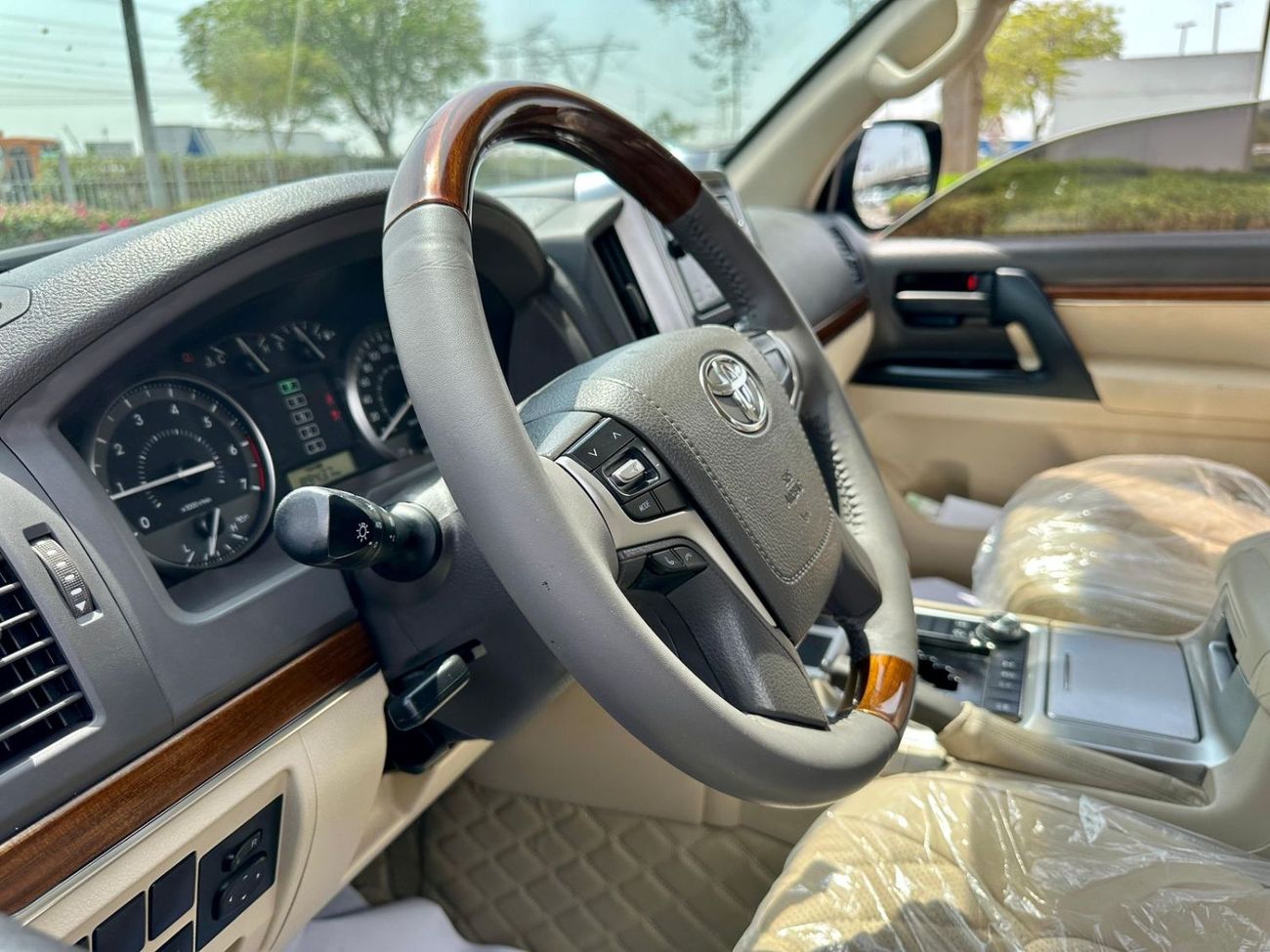 تويوتا لاند كروزر Toyota landcruise 2018Model Engine 4.0 petrol v6 colour Black Transmission Automatic Interior.Begie 