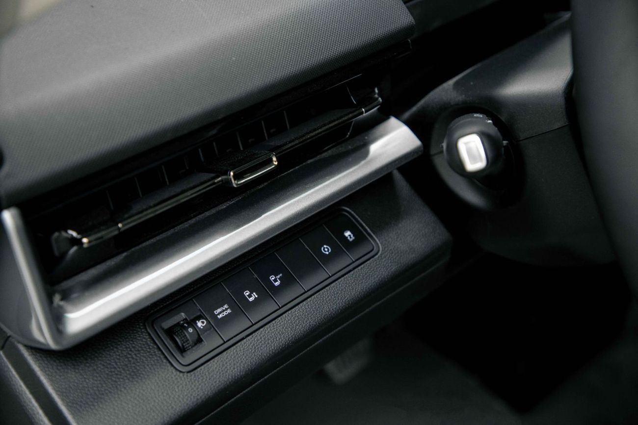 Geely Farizon Super Van - White Inside Black | Export Only