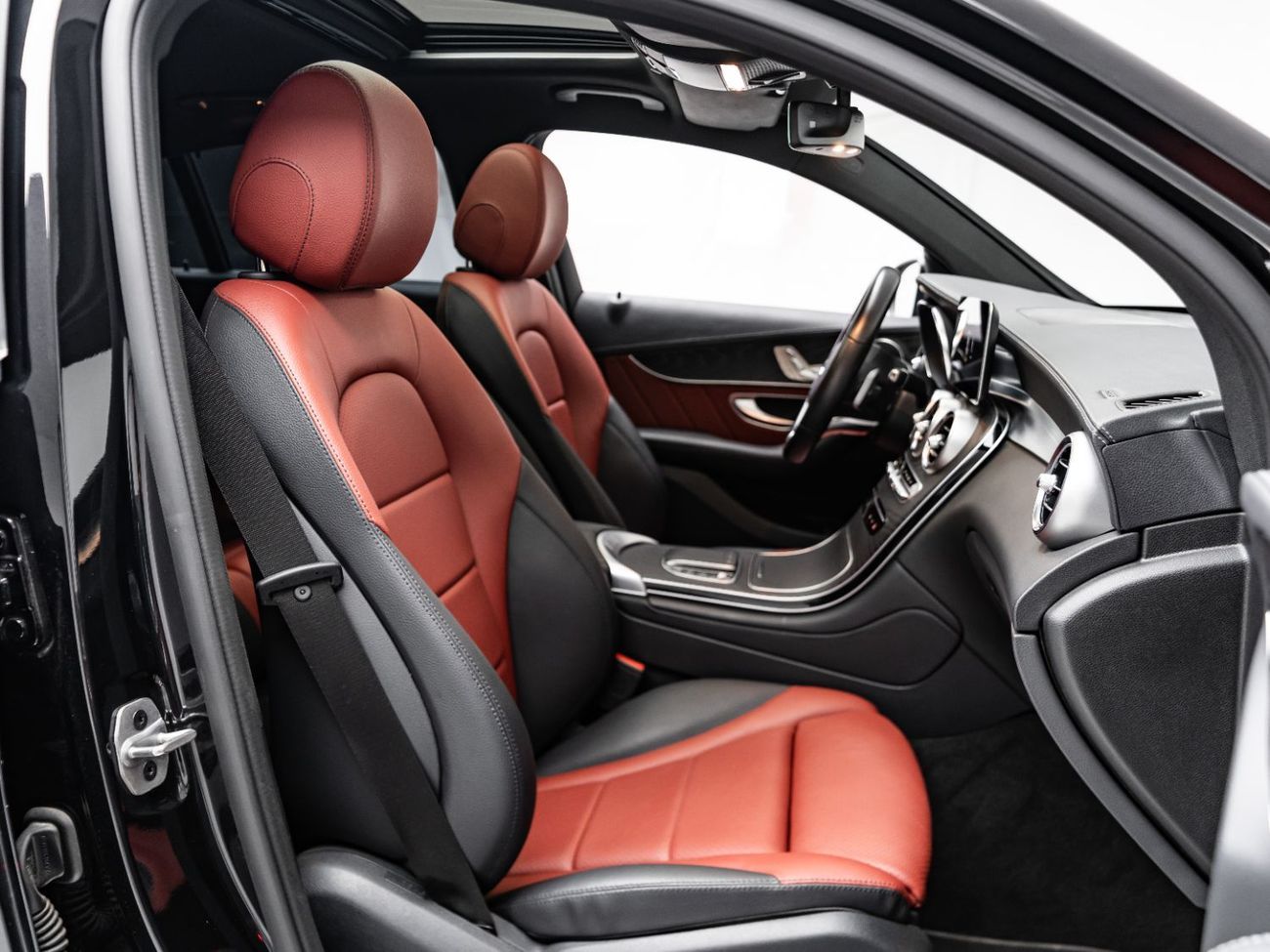 Mercedes-Benz GLC 300 4Matic 2023 Mercedes GLC 300 Coupe, 2027 Mercedes Warranty, Full Service History, Low KMs, GCC