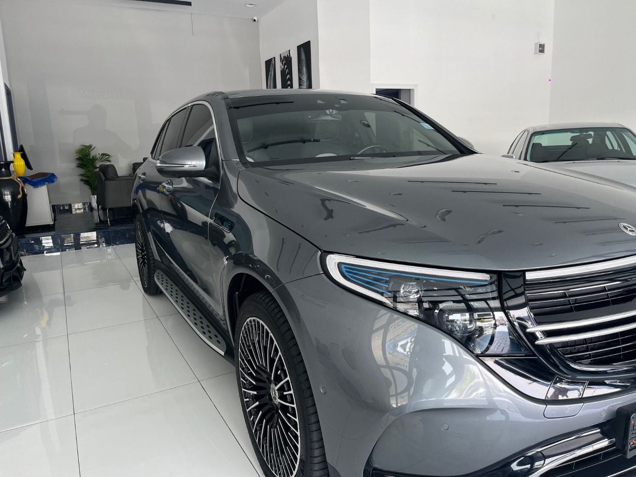مرسيدس بنز EQC 400 PREMIUM