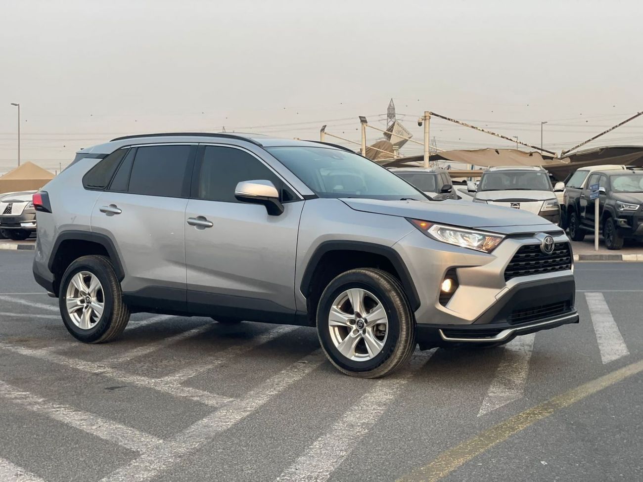 تويوتا راف ٤ 2019 Toyota Rav4 XLE 2.5L V4 - Push Start With Sunroof - MidOption