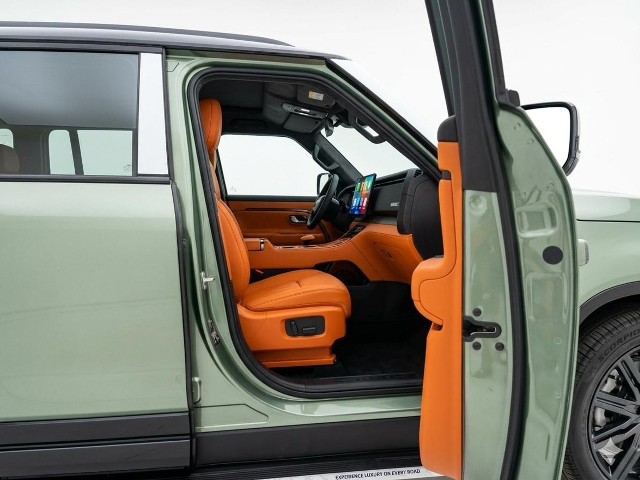 ROX Adamas ROX Adamas  Luxury Executive Edition –7 -Seater Intelligent SUV