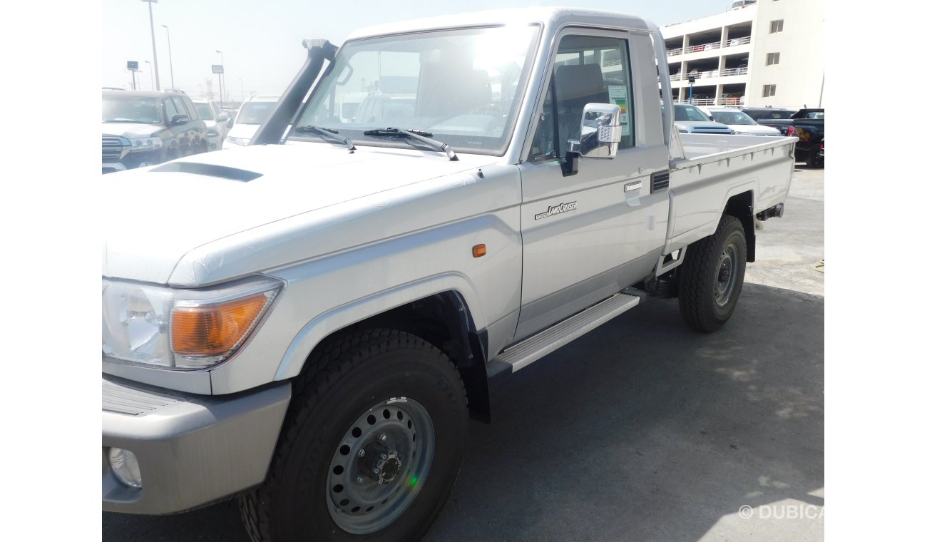 تويوتا لاند كروزر بيك آب 79 SINGLE CAB PICKUP V8 4.5L DIESEL MANUAL TRANSMISSION WITH DIFF.LOCK