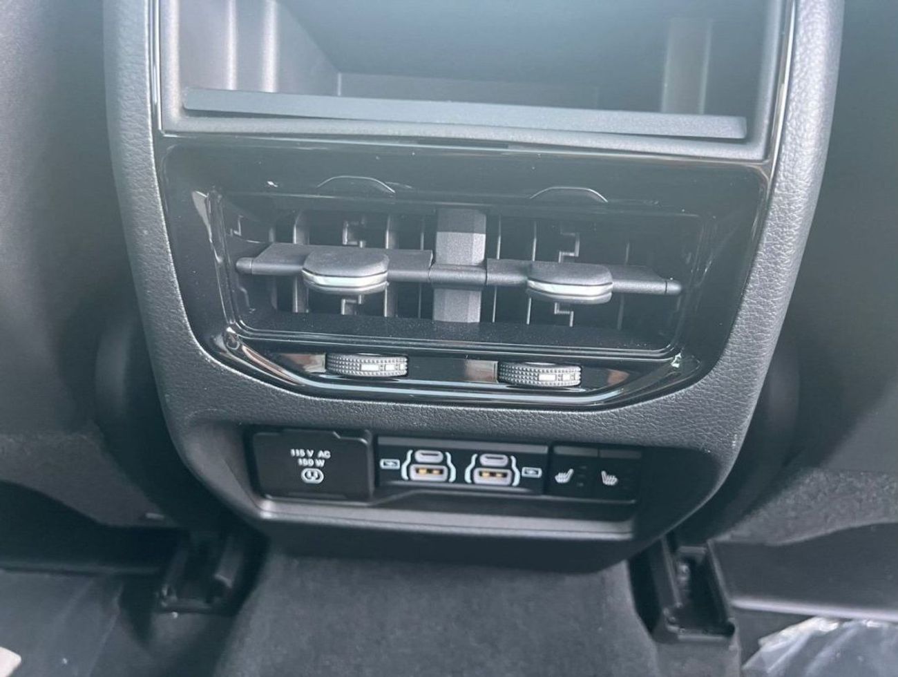 جيب جراند شيروكي Jeep Grand Cherokee  GCC Specs 2024 0 KM EXPORT ONLY.