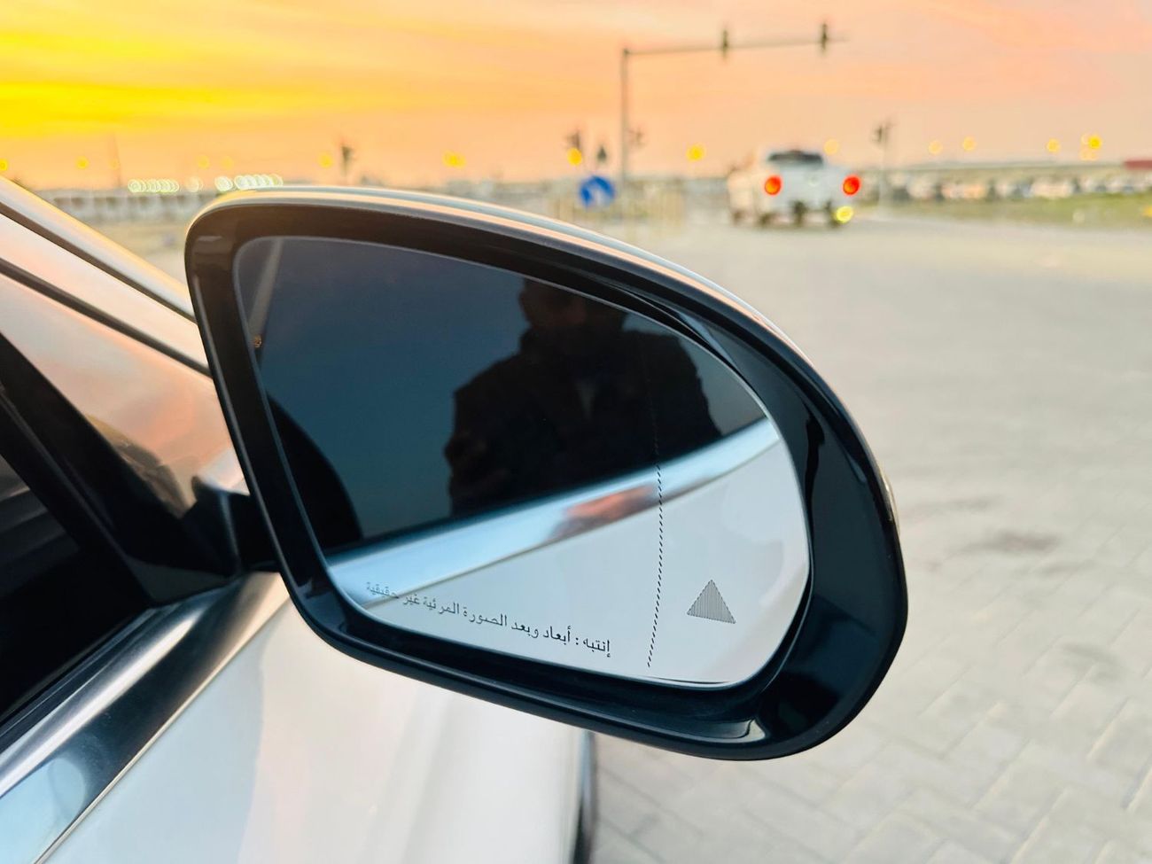 Mercedes-Benz E300 Premium + 2.0L