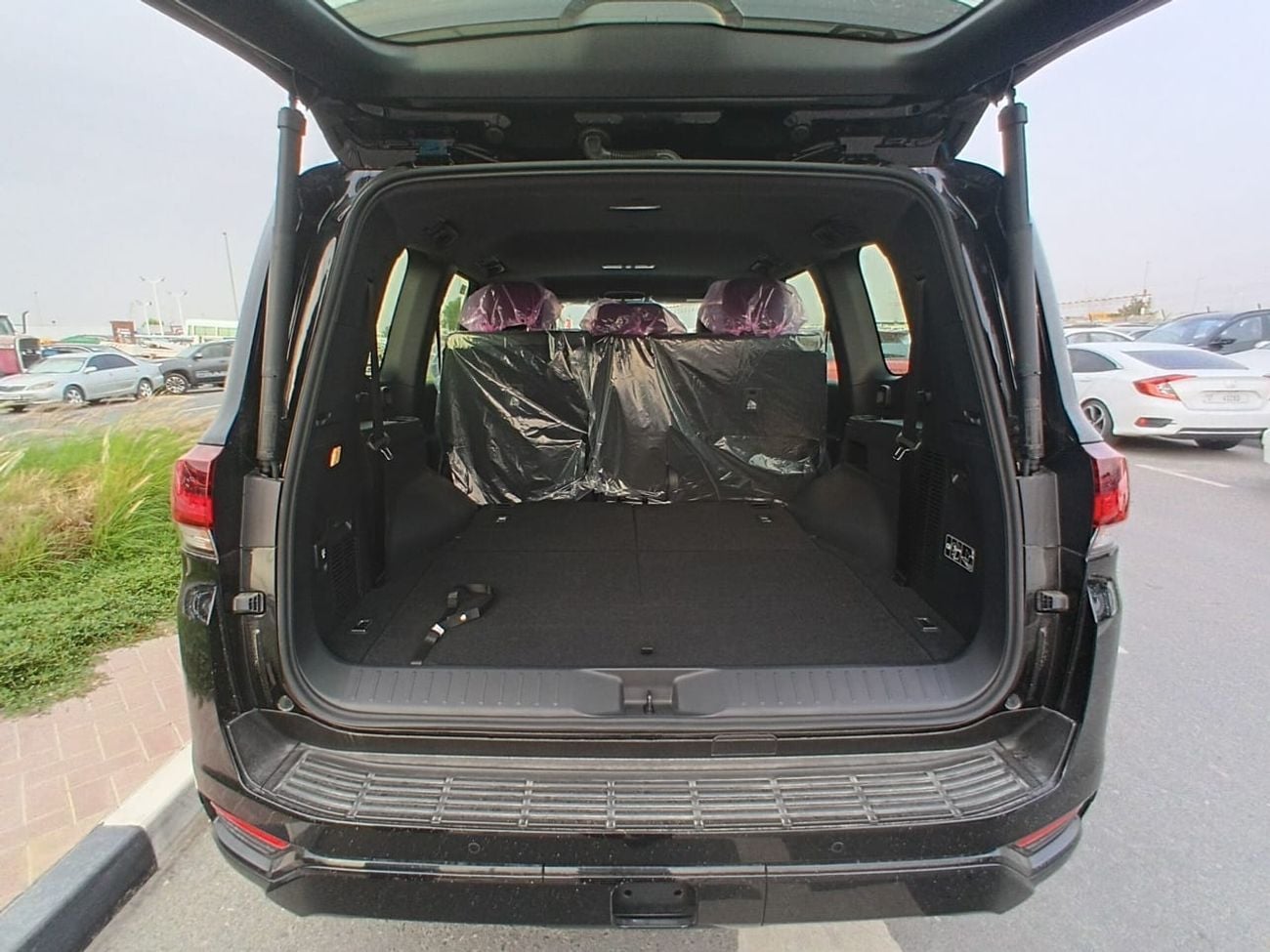 تويوتا لاند كروزر 2026 Toyota Land Cruiser LC300 GXR Mid 7-Seater (With Sunroof) 3.5L V6 Twin Turbo Petrol A/T 4WD Exp