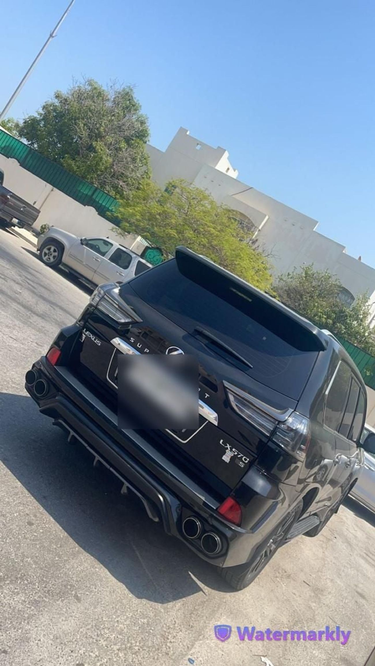 Lexus LX 570 Lexus LX 570 5.7 L Super Sport, with a VIP MBS upgraded front row