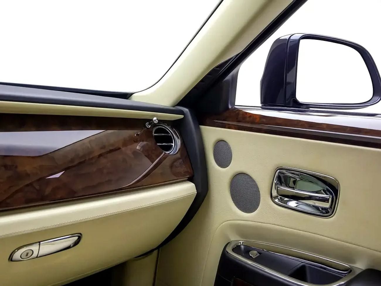 Rolls Royce Ghost V12 Luxury with Starlight Headliner | GCC Spec