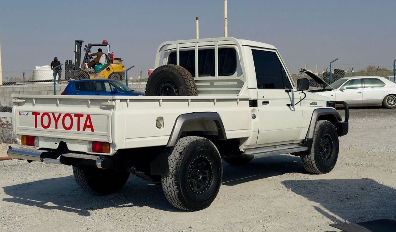 Toyota Land Cruiser Pick Up SINGLE CABIN | RHD | 1990 MODEL | 4.0L DIESEL ENGINE | MANUAL TRANSMISSION | JFT0241