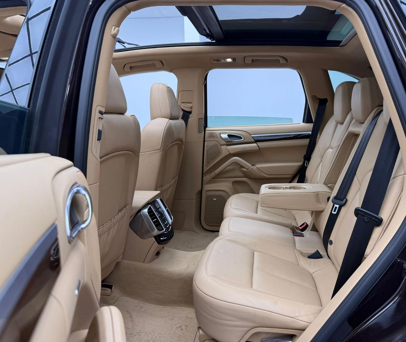 Porsche Cayenne S 4.8L 2014 Porsche Cayenne S V8, Porsche Service History, Sport Chrono Package, GCC