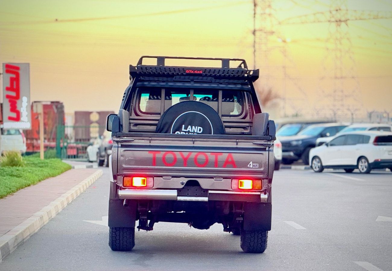 Toyota Land Cruiser Pick Up 2018 RHD Diesel Engine V8 Full Option Car is Very Clean and Perfect Condition