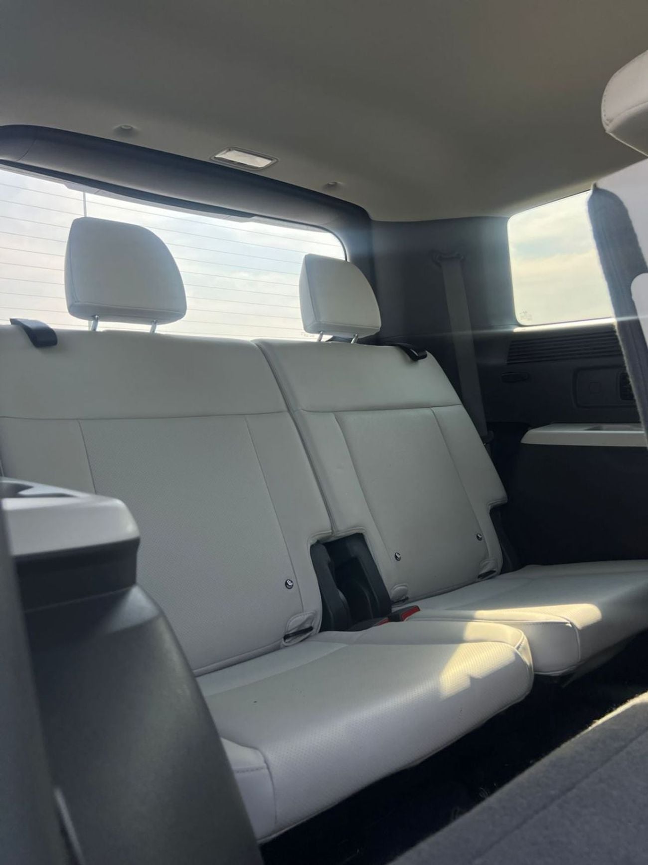 هيونداي سانتا في  2025 Hyundai Santa Fe New Shape 2.5L V4 - Leather seat - Auto Trunk - 7 Seater - 12000