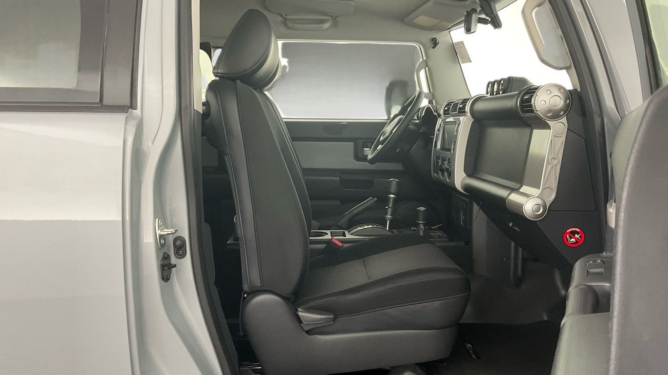 Toyota FJ Cruiser VXR | upto AED 20,000 Ramadan Discount | Guaranteed Warranty | 0 Down Payment