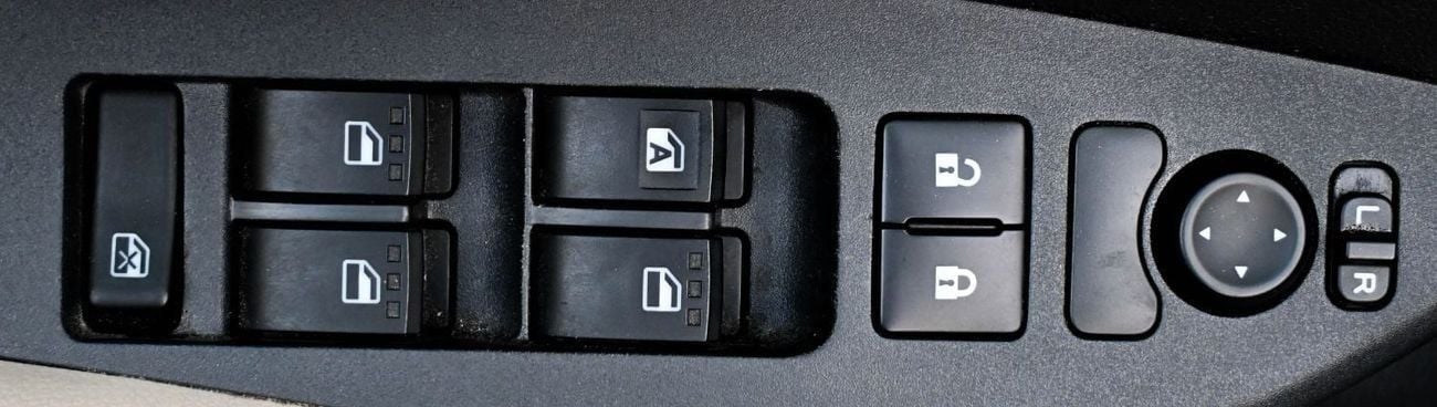 تويوتا يارس 1.5L E