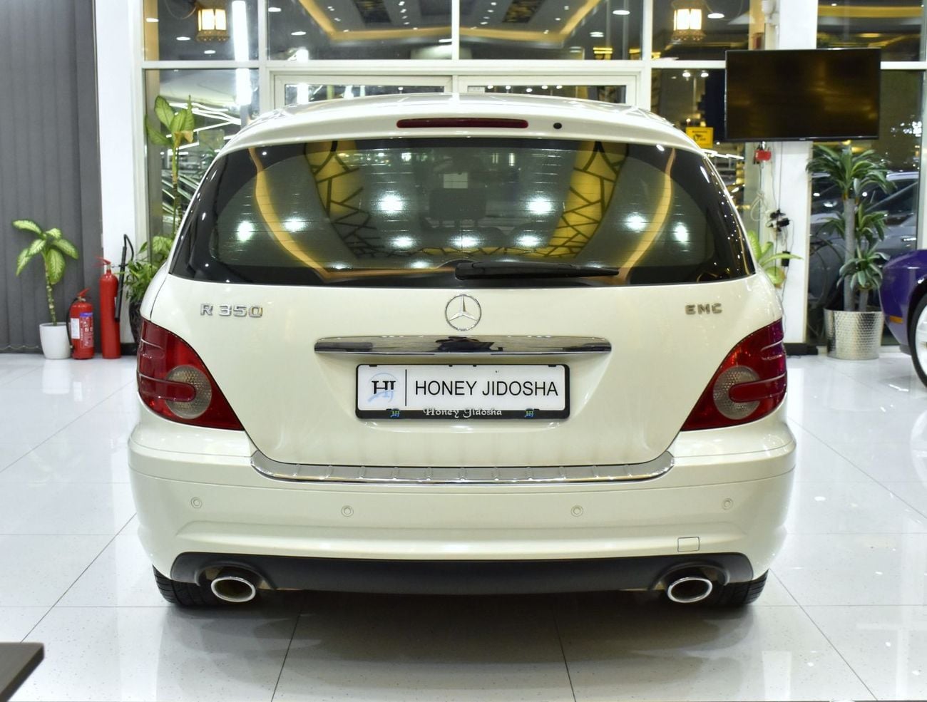Mercedes-Benz R 350 EXCELLENT DEAL for our Mercedes Benz R350 ( 2009 Model ) in White Color GCC Specs