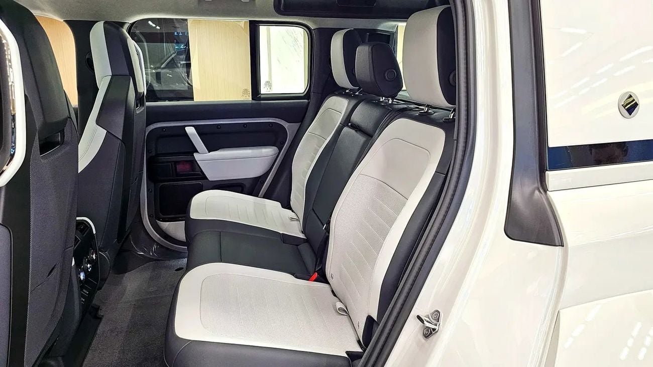 Land Rover Defender 110 OCTA EDITION ONE P635