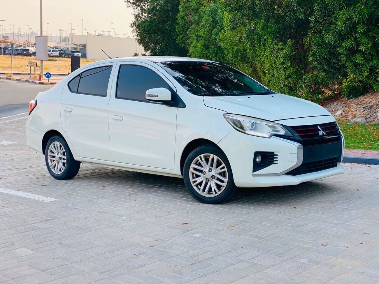 Mitsubishi Attrage GLX