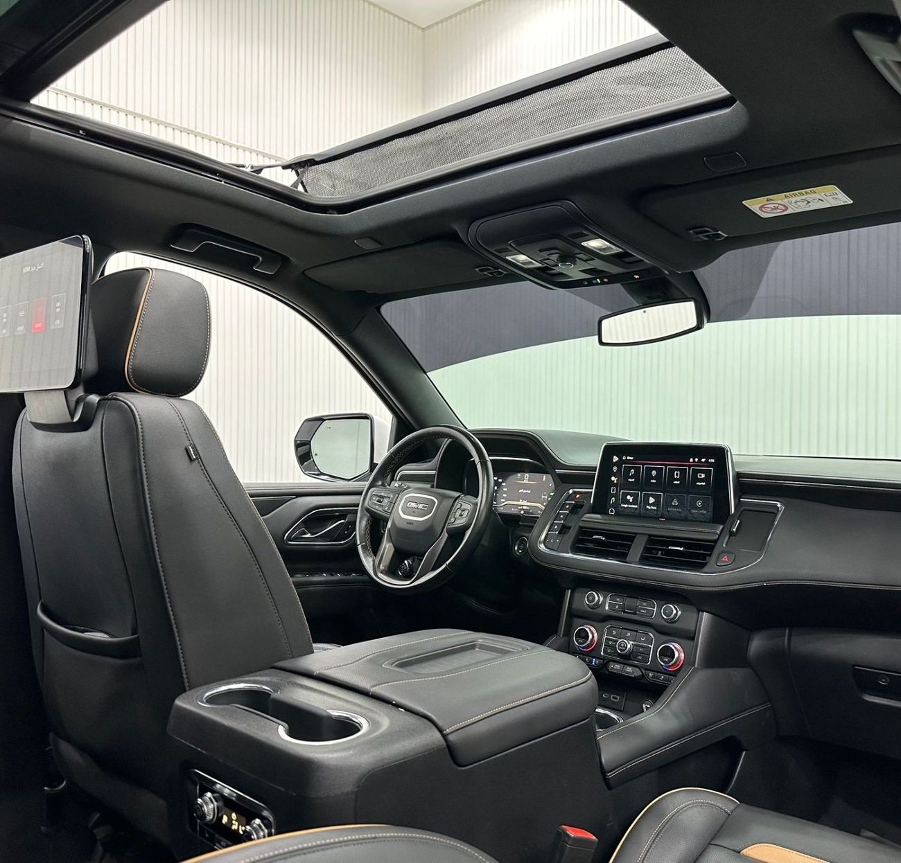 GMC Yukon 2022 GMC Yukon AT4 7 Seater, Aug 2027 GMC Warranty + Service Pack, Full Options, Low Kms, GCC