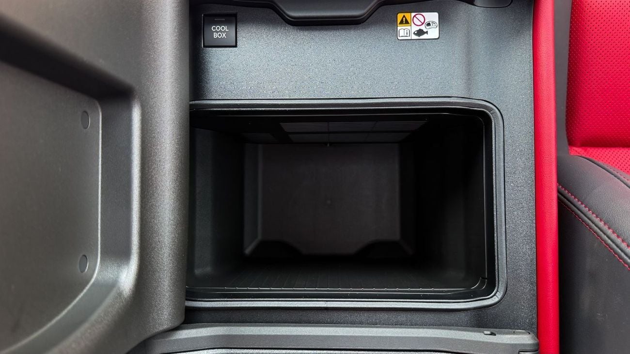 لكزس LX 700h F Sport