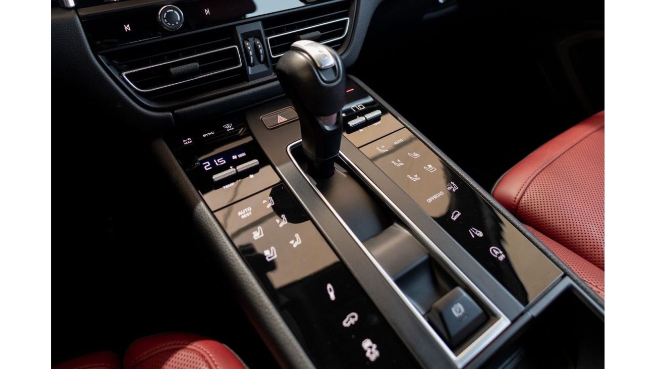 Porsche Macan Porsche Macan 2023 GCC under Agency Warranty with Flexible Down-Payment.