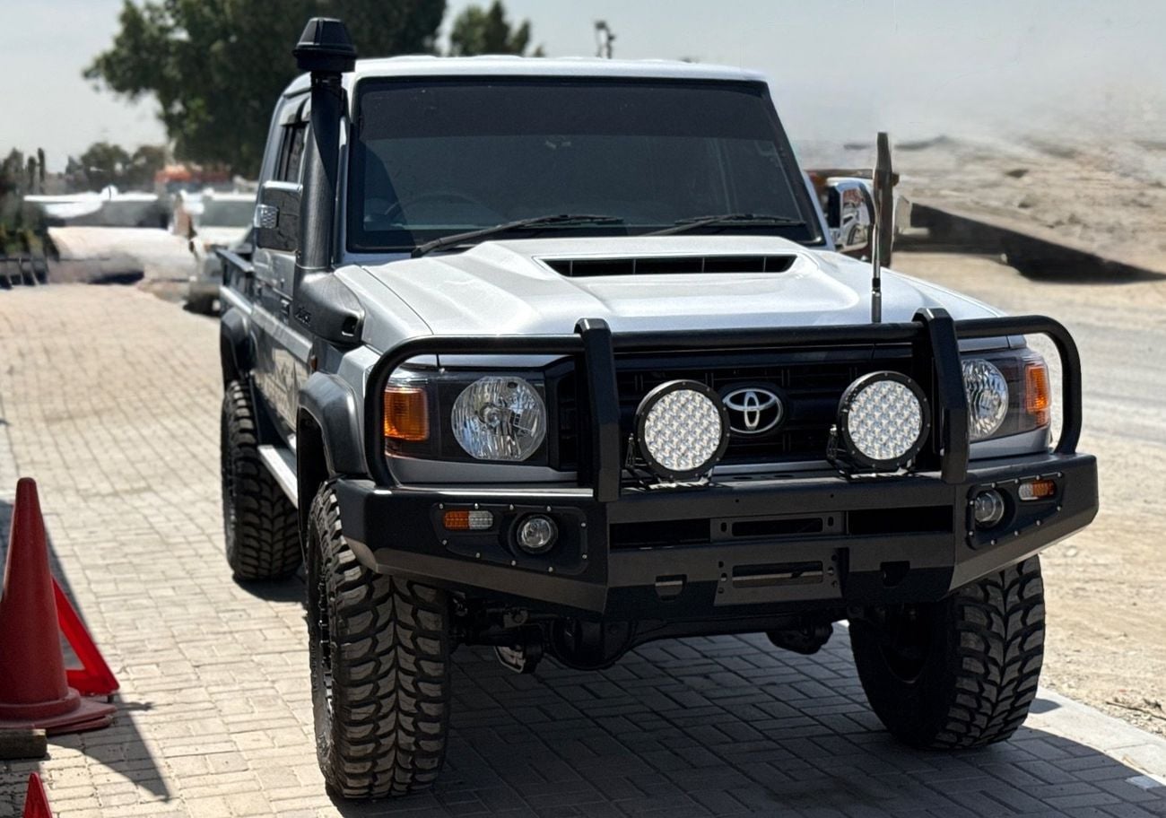 تويوتا لاند كروزر بيك آب Double Cabin 4.5L