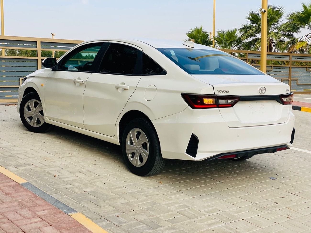 تويوتا يارس 1.5L E