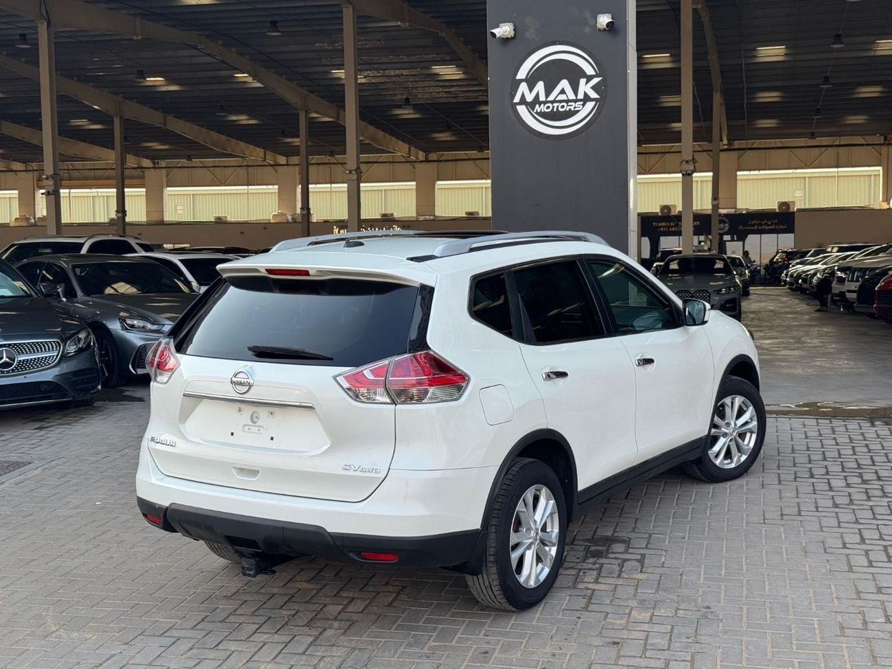 Nissan Rogue  V4 2.5L / PANORAMIC SUNROOF / BIG SCREEN / 4X4 / RIMS / IN PERFECT CONDITION