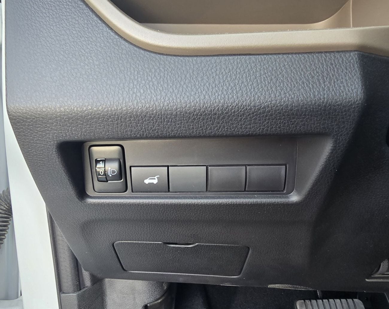 Mitsubishi Xforce Mitsubishi XFORCE P-LINE 1.5L SUV FWD 5Doors white color 2025 model