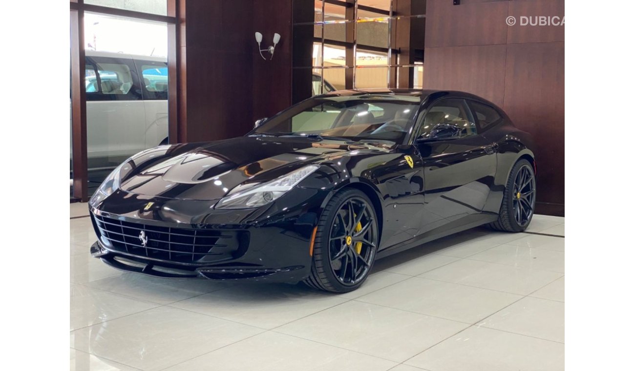 فيراري GTC4Lusso V12