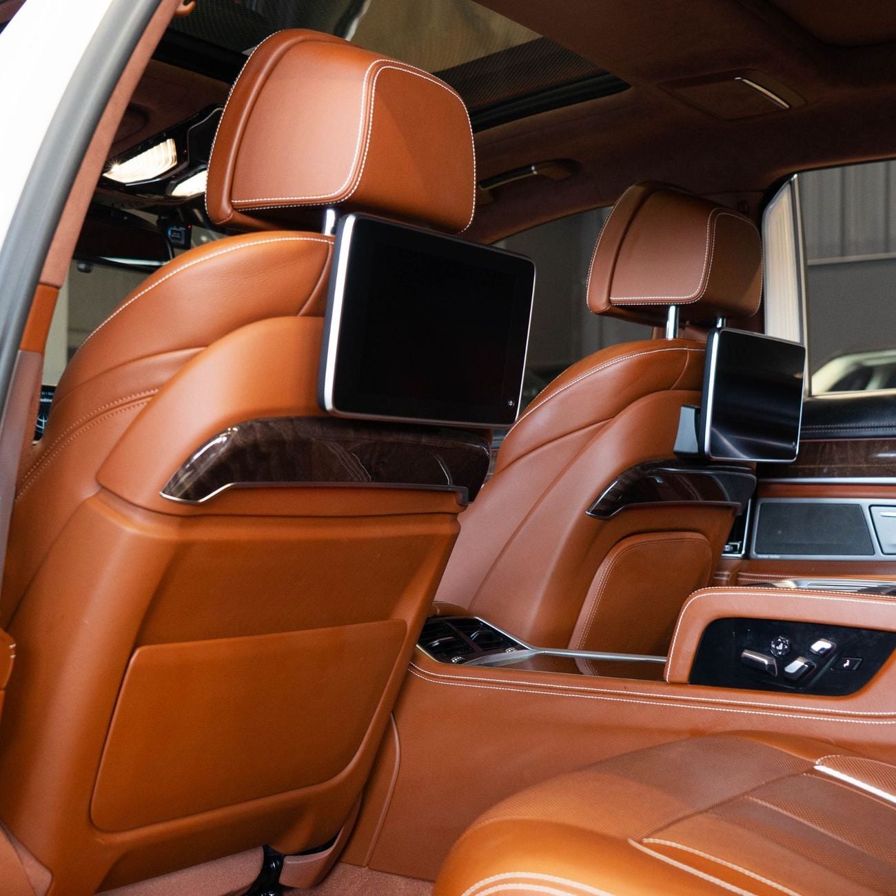 BMW 750Li AED 2,332 P.M • 0% Downpayment • BMW 750Li Individual Package  • 1 Year Warranty