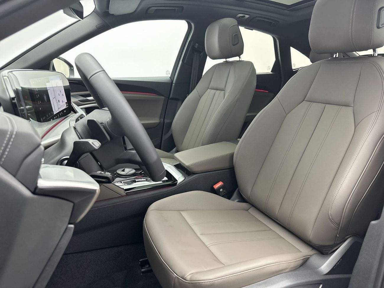 أودي Q5 Q5 Sportback TFSI quattro 204hp S Line (Ref# 02045)