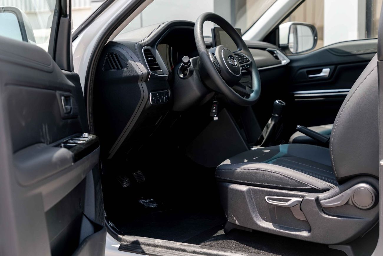 جريت وول وينغل 2026 Greatwall Wingle 7 4X2 Standard 2.4L - Manual - Titanium White Inside Black | Export Price