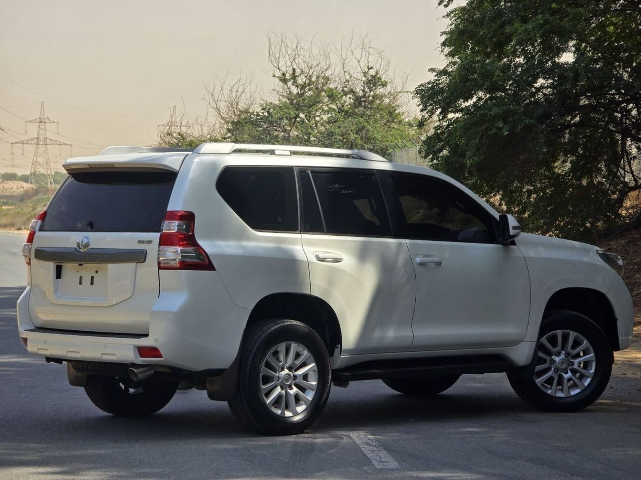 Toyota Prado GXR 2.7L (160 HP) 4WD TOYOTA PRADO GXR 2017 GCC GOOD CONDITION IN SIDE OUT SIDE