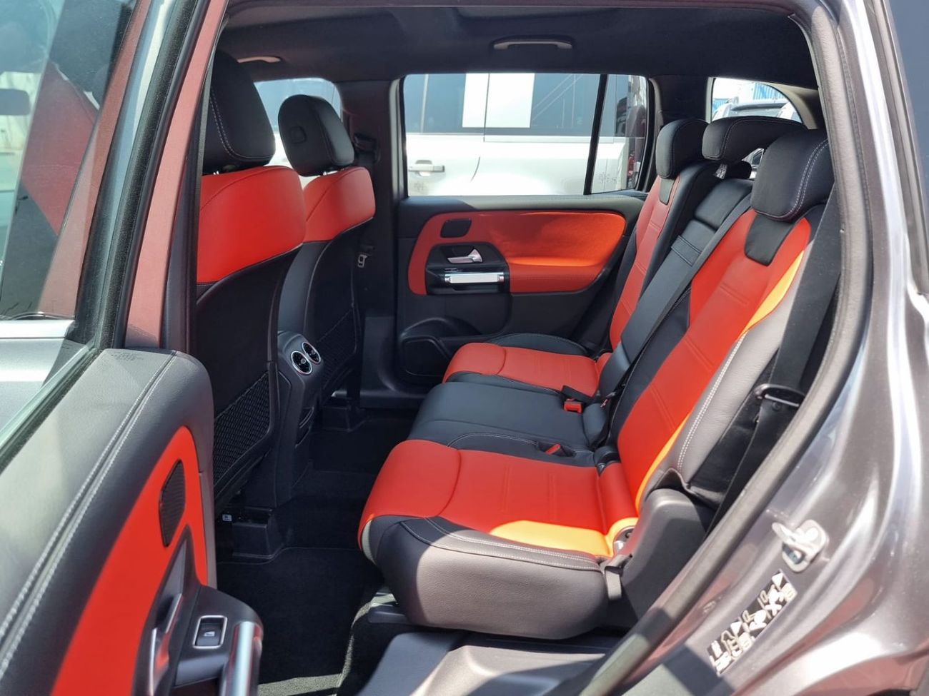 مرسيدس بنز GLB 200 AMG SUV 7 Seater Under Warranty 2025 GCC