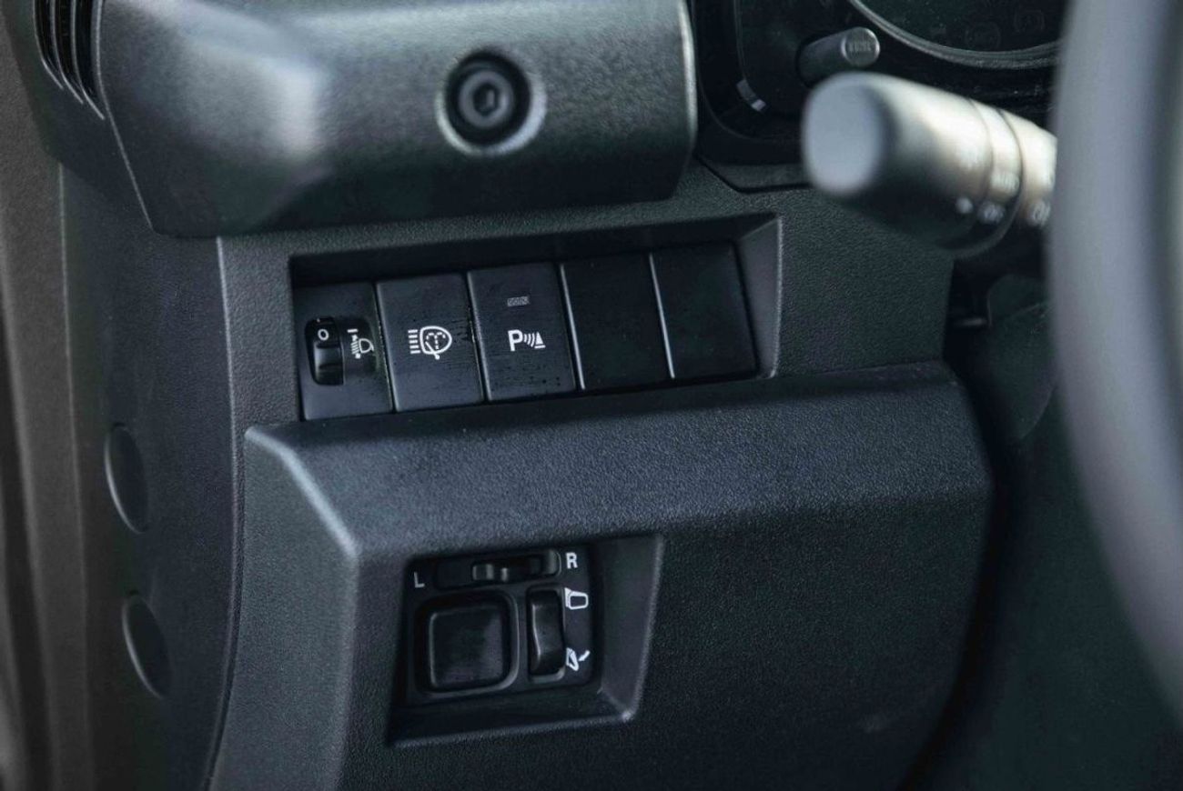 سوزوكي جيمني 2024 سوزوكي جيمني 1.5 4x4 5DR GLX - أزرق من الداخل أسود | تصدير فقط