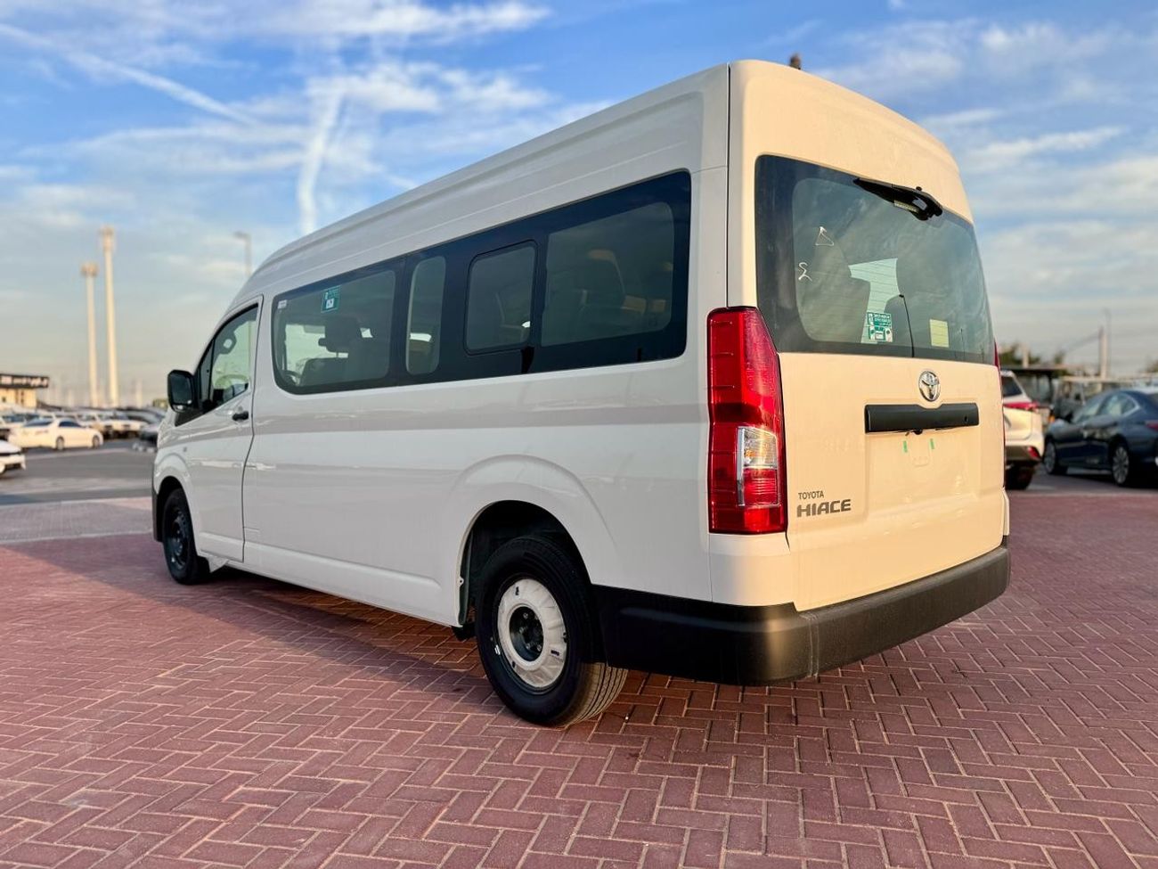 تويوتا هاياس Toyota Hiace13 Seaters bus 6V 3.5L - MT