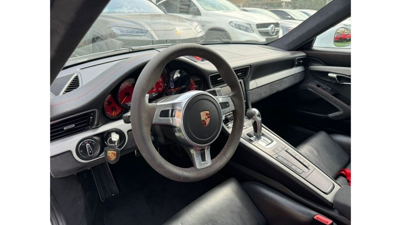 Porsche 911 PORSCHE 911 GT3 GCC 2014 FULL OPTION ORIGINAL PAINT UNDER  WARRANTY FULL SERVICE HISTORY