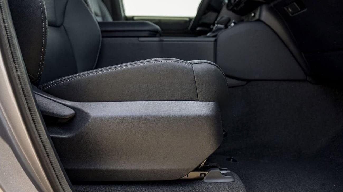 Toyota Prado TOYOTA PRADO 250 2.4P AT FIRST EDITION MY2025 – SAND & GREY ROOF (only for export)