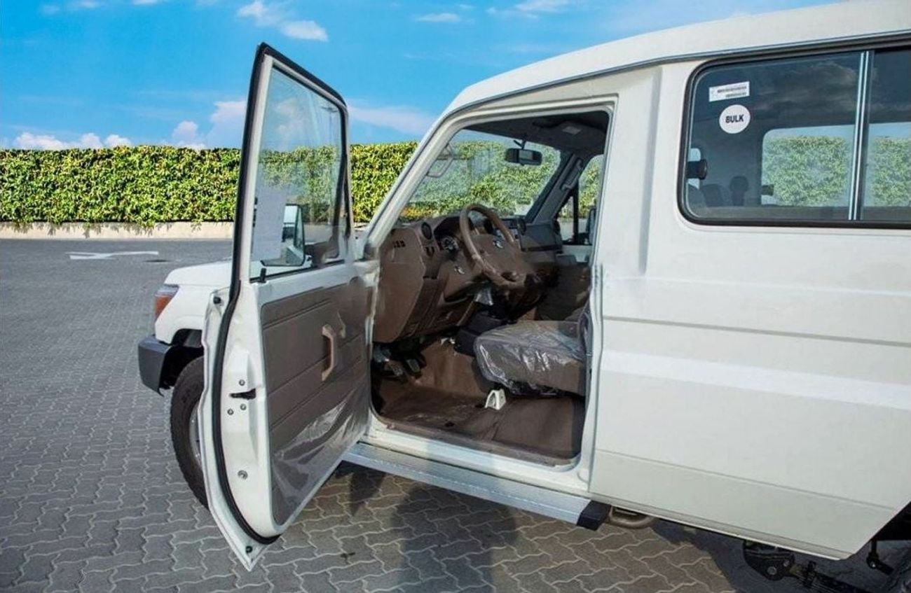 Toyota Land Cruiser 70 V6, 4.0L, PETROL, M/T, 2025 MODEL, 9 SEATS