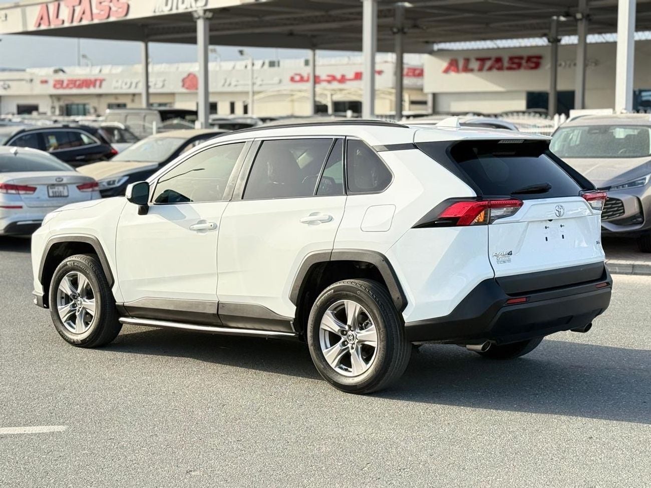 تويوتا راف ٤ XLE 2.5L full option